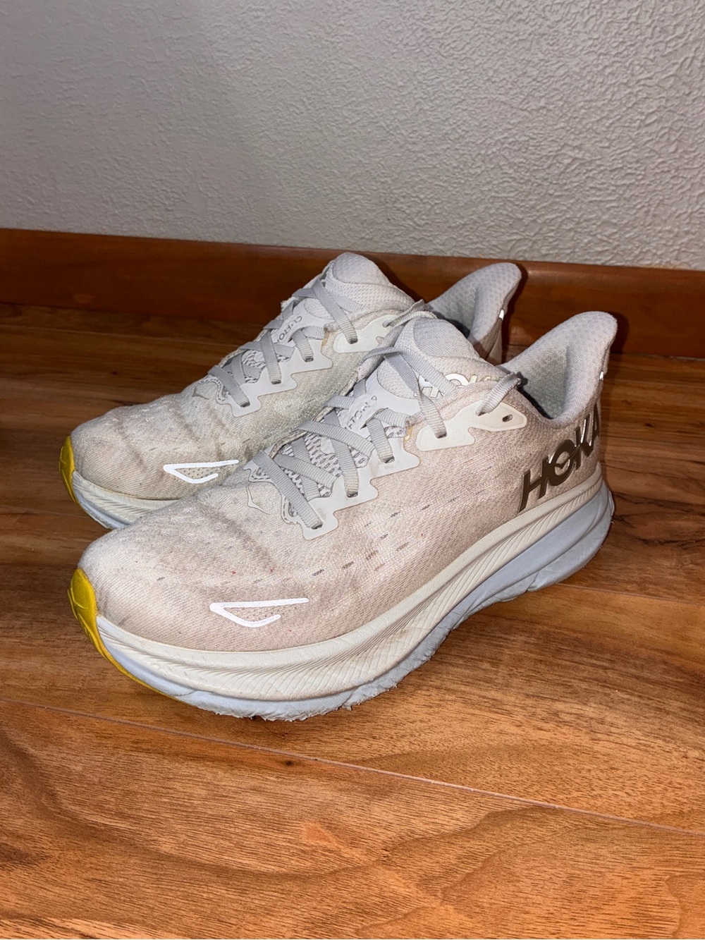 Hoka Women’s Clifton 9 Athletic Running Sneaker Shoes, white- size 8 - Picture 1 of 10